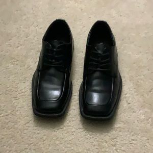 Boys Dress Shoes - Black (size 5.5)